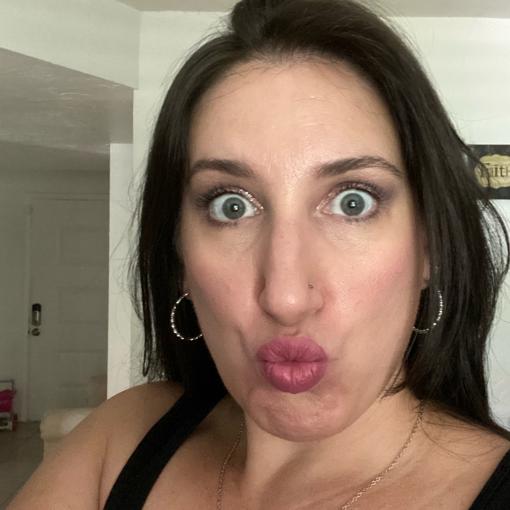 Meet your Posher, Amber - Picture 2 of 2